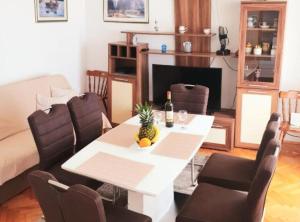 Seaview Family Apartment with Grand Terrace