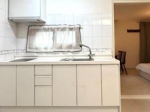 Shinchon Station 4min Walk, 2BR Family Friendly Spacious Stylish
