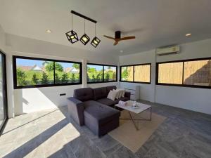 Modern Sanctuary Soi 112 Newly Renovated, Near Beach and Golf