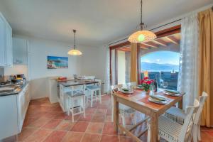 Borgo Belvedere-lake view & shared pool - Happy Rentals