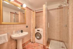 Borgo Belvedere-lake view & shared pool - Happy Rentals