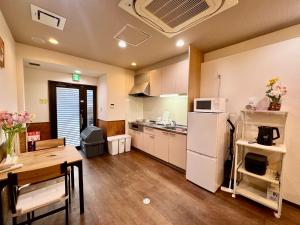 5 minutes walk from Eisuke Shinkimari Station, Osakas best Showa-style neighborhood