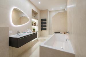 "Le Zen" by EnjoyNice, central spacious apartment with Airco, beach at 10 min