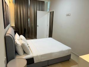 Centrestage PJ by Master House