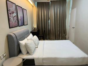 Centrestage PJ by Master House