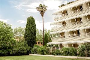 Hotel Ventura Saint-Tropez, Tapestry Collection By Hilton