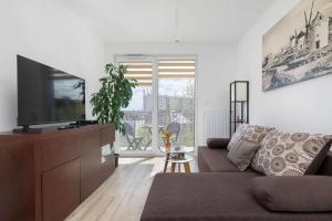 Przytulny Apartament z Balkonem Blisko Centrum Gliwic by Noclegi Renters