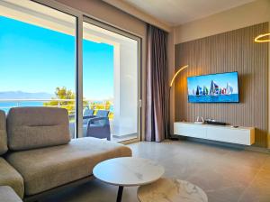 Two Bedroom Apartment With Sea View 093