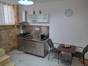 Νektarios - Modern Studio near Port & Center of Piraeus, 2min Bus,Self Check-in