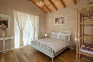 Villa Stonica With Pool - Happy Rentals