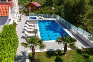 Lux apartment Sara with heated pool and jacuzzi