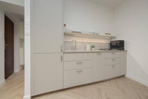 Old Town Apartment with Royal Castle View by Noclegi Renters