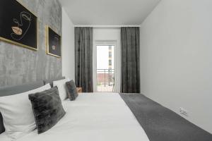 Przytulny Apartament z Parkingiem we Wrocławiu by Noclegi Renters