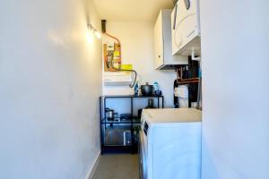 Stylish Modern Studio by ExCeL & Royal Victoria