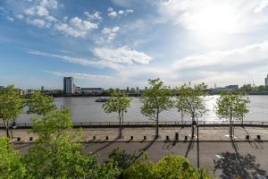 Riverside Oasis - Canary Wharf