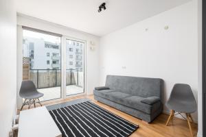Wola Karlińskiego Homely Apartment by BookingHost