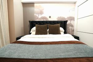 Luxury 2-Bedroom at Polaris Residency