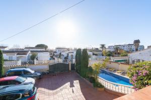 APARTAMENTO C, planta 1 en RESIDENCIAL ALBERES con terraza, parking, wifi, BBQ y PISCINA