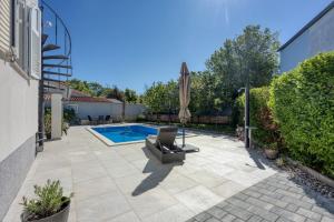 Villa Cambera with Pool