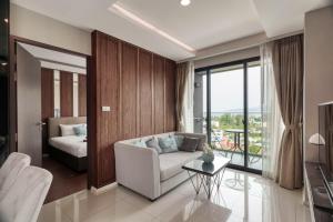 Ocean Horizon apartment 2-BR, top floor, Surin beach