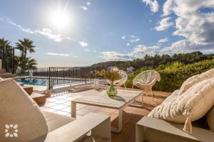 Villa Costa Azzurra by Abahana Villas