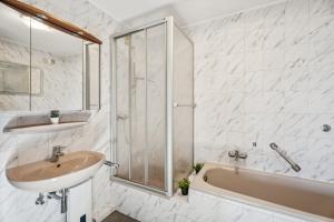 Relax24 - Hochwertiges 2-Schlafzimmer Apartment mit 4 Betten & Balkon
