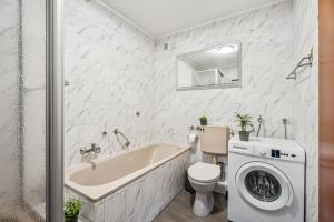 Relax24 - Hochwertiges 2-Schlafzimmer Apartment mit 4 Betten & Balkon