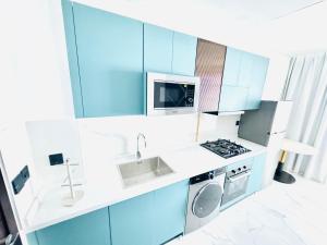 Menna Elite Studio DXB