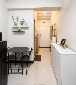 Bright & Homey Stay in Tomas Morato