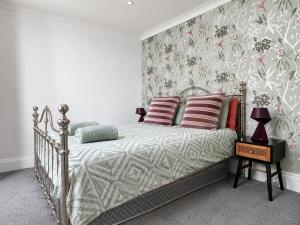 Loveliest Homes The View 2 bed Apartment overlooking the Beach