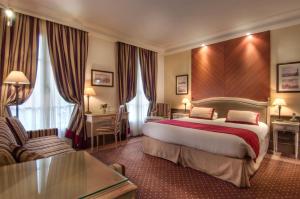 Hotels Best Western Premier Trocadero La Tour : Chambre Familiale Lit Queen-Size avec Canapé-Lit