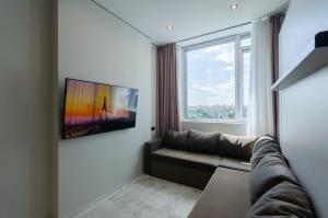 ВВВ!24-280a Manhattan, Beresteiskyi 11, Kyiv, Politekh metro nearby, stunning city view, 15 kW backup power, Petrovdom Apartment