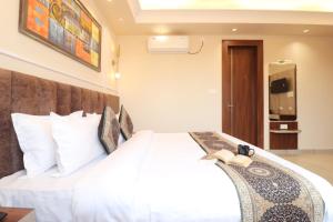 Hotel Gangotri Suites