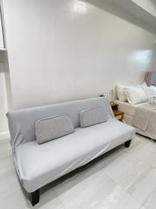 Studio Unit at Pearl of The Orient Tower in Front of US Embassy