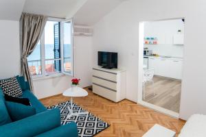 Apartment Seven