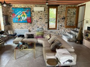 Casale del Pozzo-Villa with pool - Fosdinovo in the borgo of Pulica