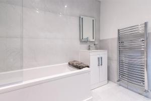 Chester Racecourse Views, Townhouse with Parking