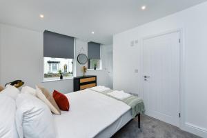 Stylish Flat with En-Suites Near Nature & Amenities