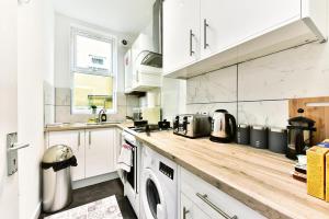 Ground Floor 2-Bed Near City Centre and Broadway