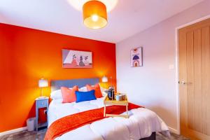 Modern 2-Bed Home with Free Parking Near Peak District