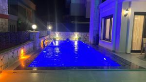 ÇEŞME-MÜSTAKİL ÖZEL HAVUZLU 4 ARTI 1 Villa