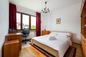 Imielin Homely Apartment by BookingHost