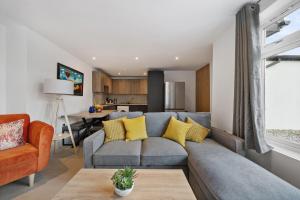 3BR House in Prime Barnet Location with Driveway