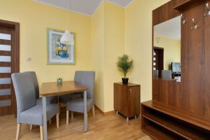 Nadmorski Apartament z Dostępem do Sauny w Jastrzębiej Górze by Noclegi Renters