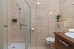 Nadmorski Apartament z Dostępem do Sauny w Jastrzębiej Górze by Noclegi Renters