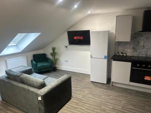 Modern 2-Bed Flat in Long Eaton with Free Parking
