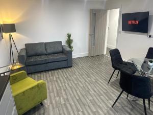 2-Bedroom Gems - Travel Easily Between Cities