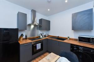 Stylish Flat Near Nature & Town Centre with Parking