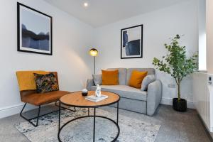 Stylish Flat Near Nature & Town Centre with Parking