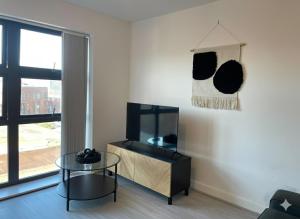 Modern 2-Bed Flat with WiFi Near Central Birmingham